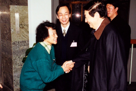 6-2-2001年向朱镕基总理汇报工作.jpg